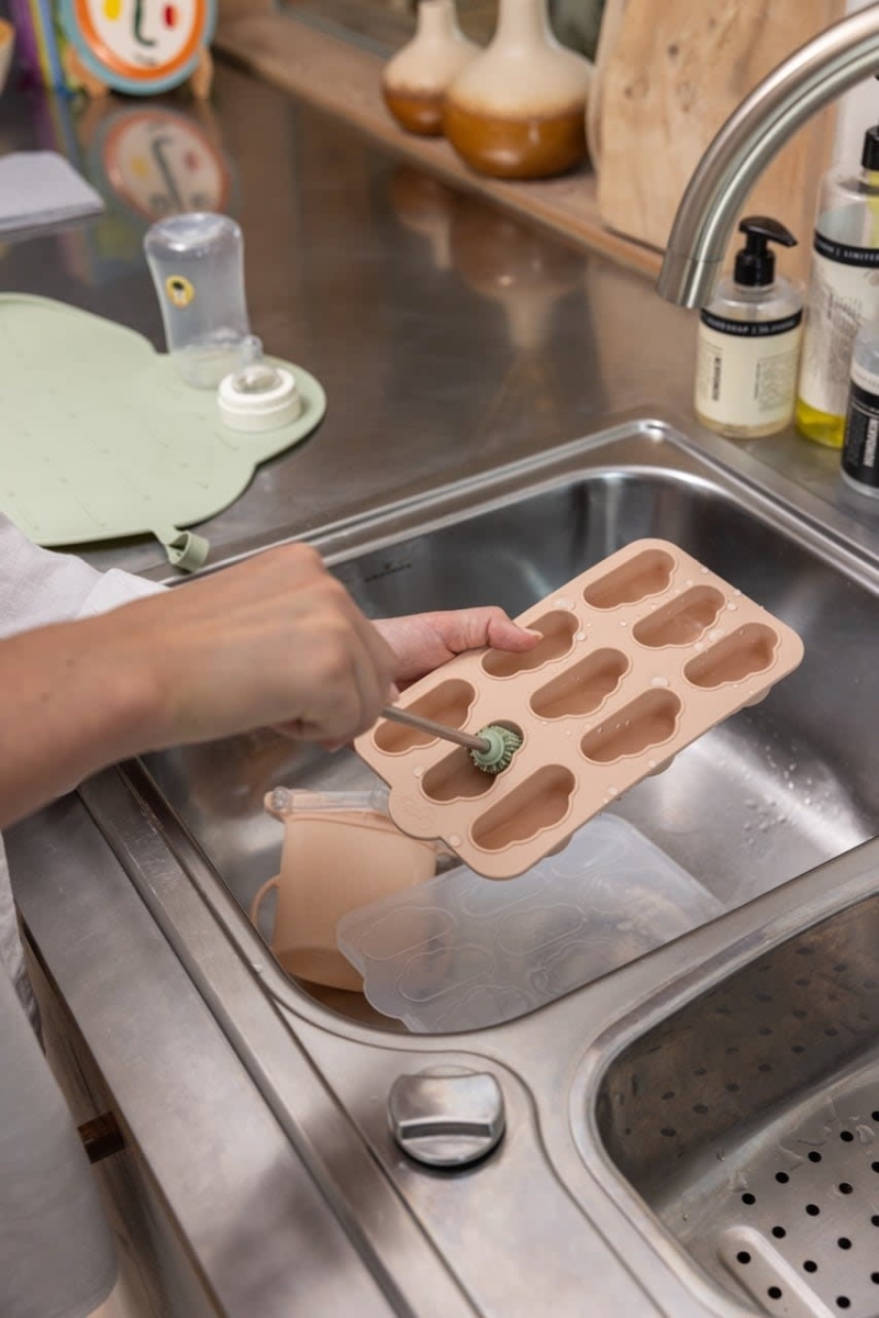 Baby on the Move - Yummy Clean Set - Afdruipmat en borstel - Aspen