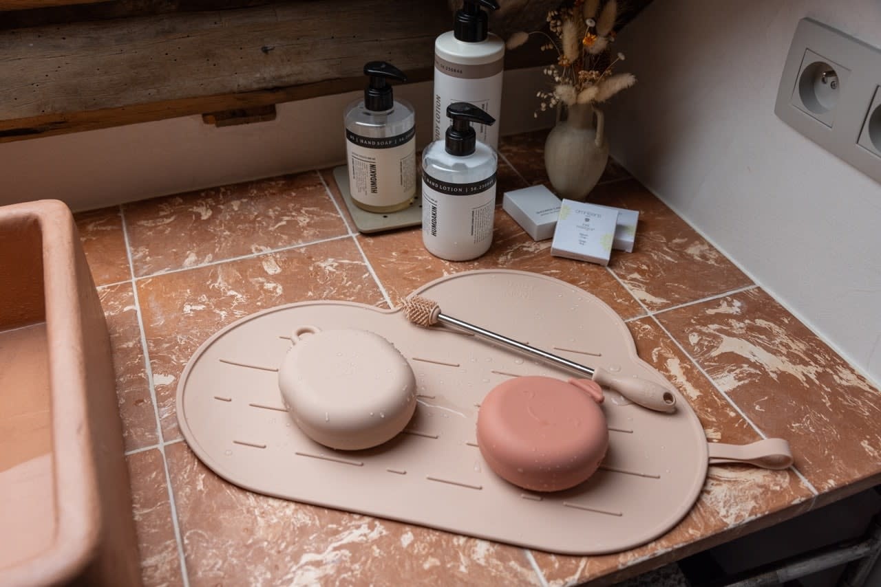 Baby on the Move - Yummy Clean Set - Afdruipmat en borstel - Blush