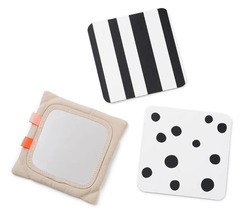 Done by Deer - Baby contrast card holder - Deer friends - Sand