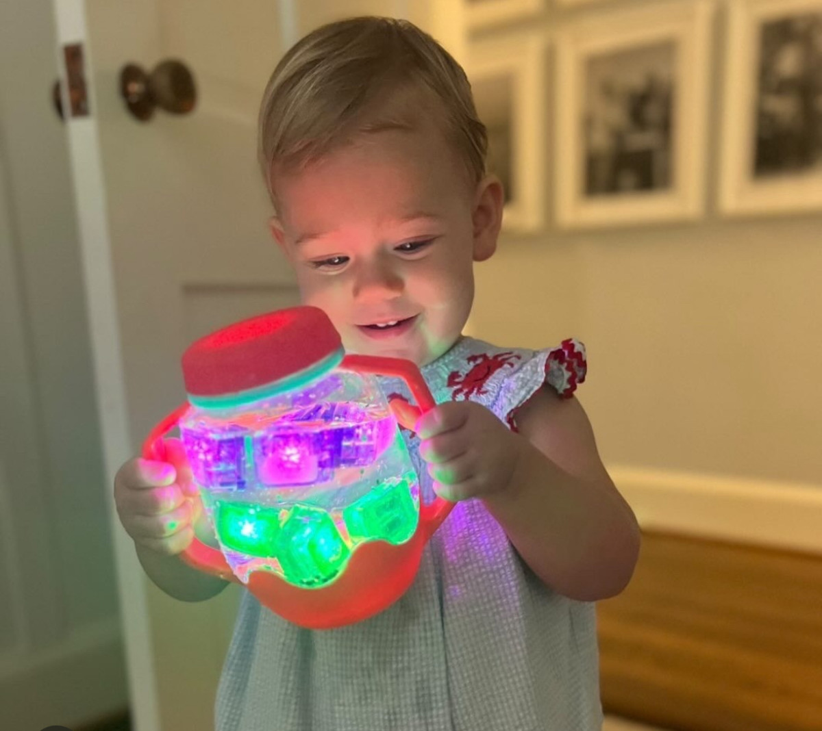 Glopals - Sensory play cup - Coral